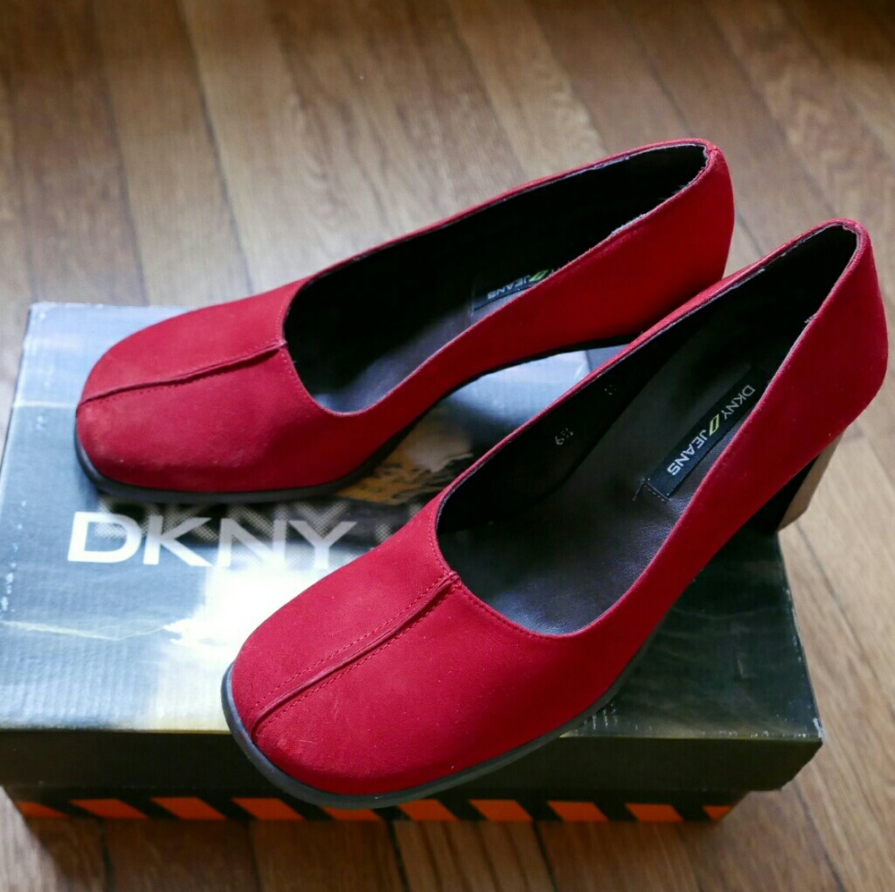 NEW DKNY Jeans red suede shoes size 6.5
